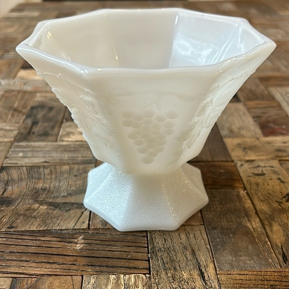 Vintage Octagon Milk Glass Vineyard Pattern Footed Pedestal Bowl - Picture 1 of 7